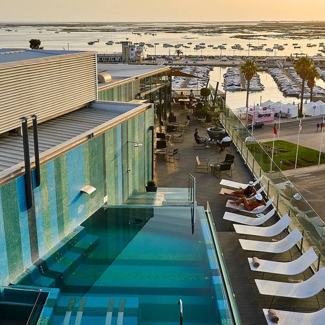hotel con punto de recarga de coche eléctrico en Faro