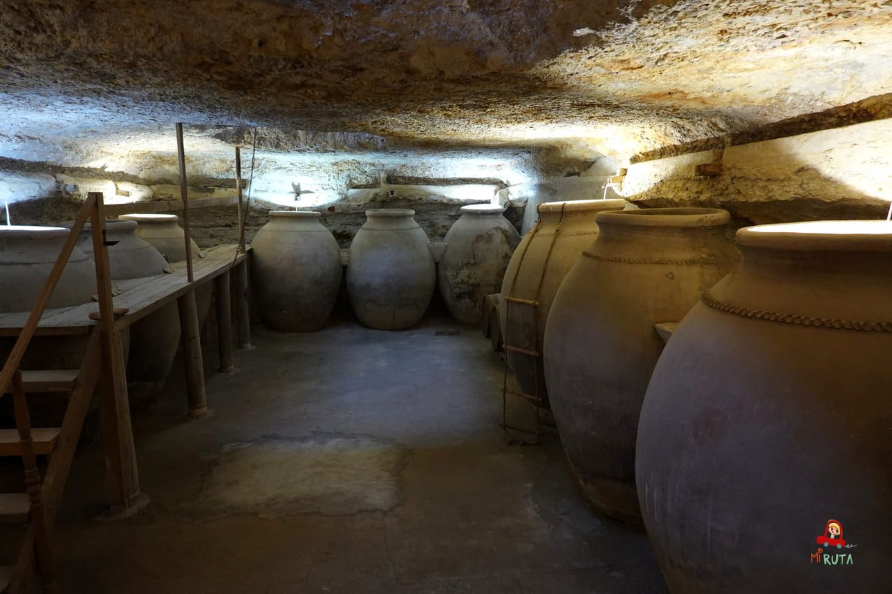provincia de Ciudad Real en coche eléctrico Bodegas subterráneas de Tomelloso