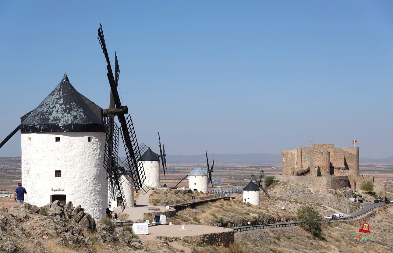Provincia de Toledo en coche eléctrico Molinos y castillo de Consuegra_©Asociación_Mi_Ruta