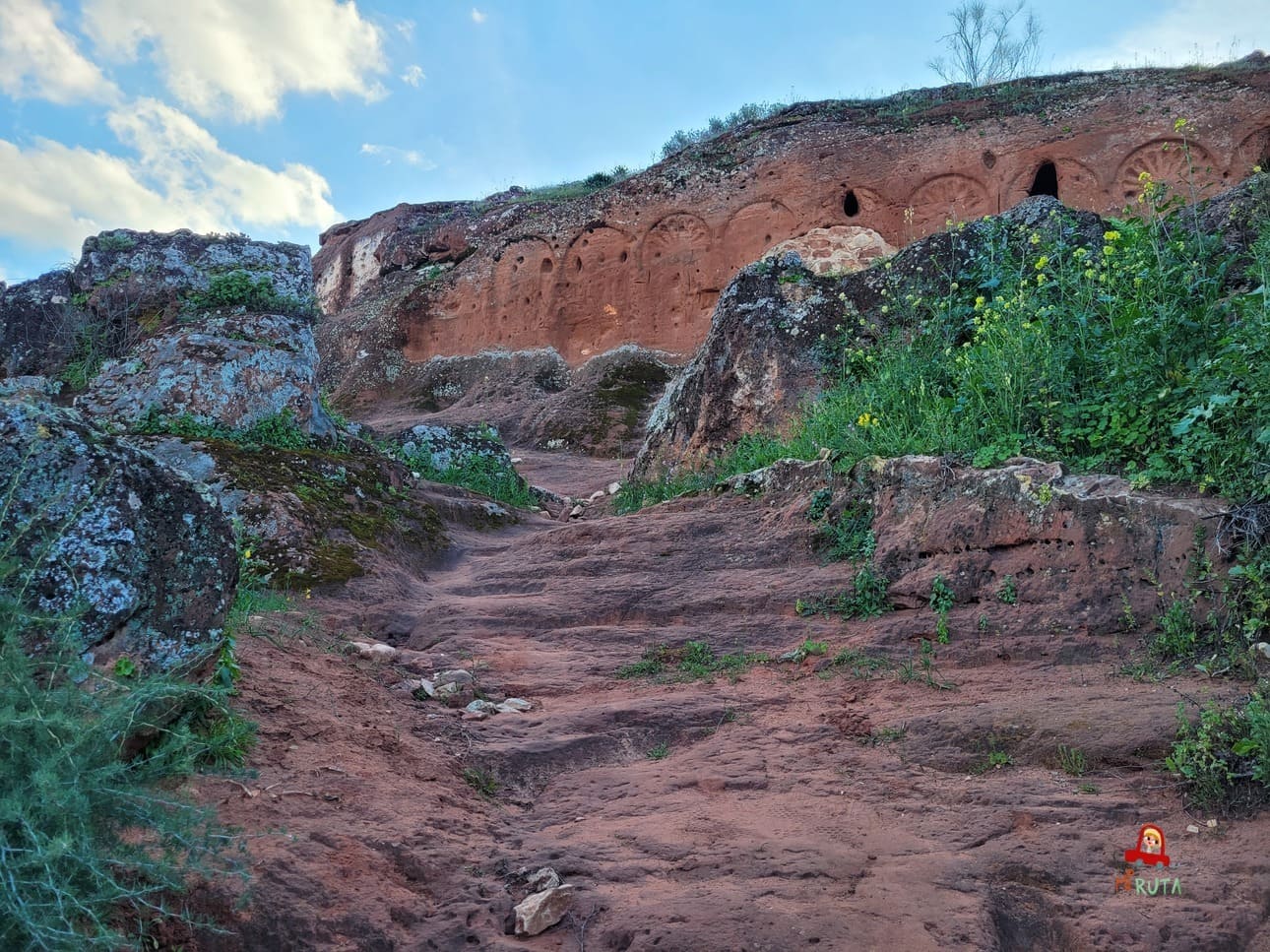 Oratorio Rupestre de Valdecanales (2)