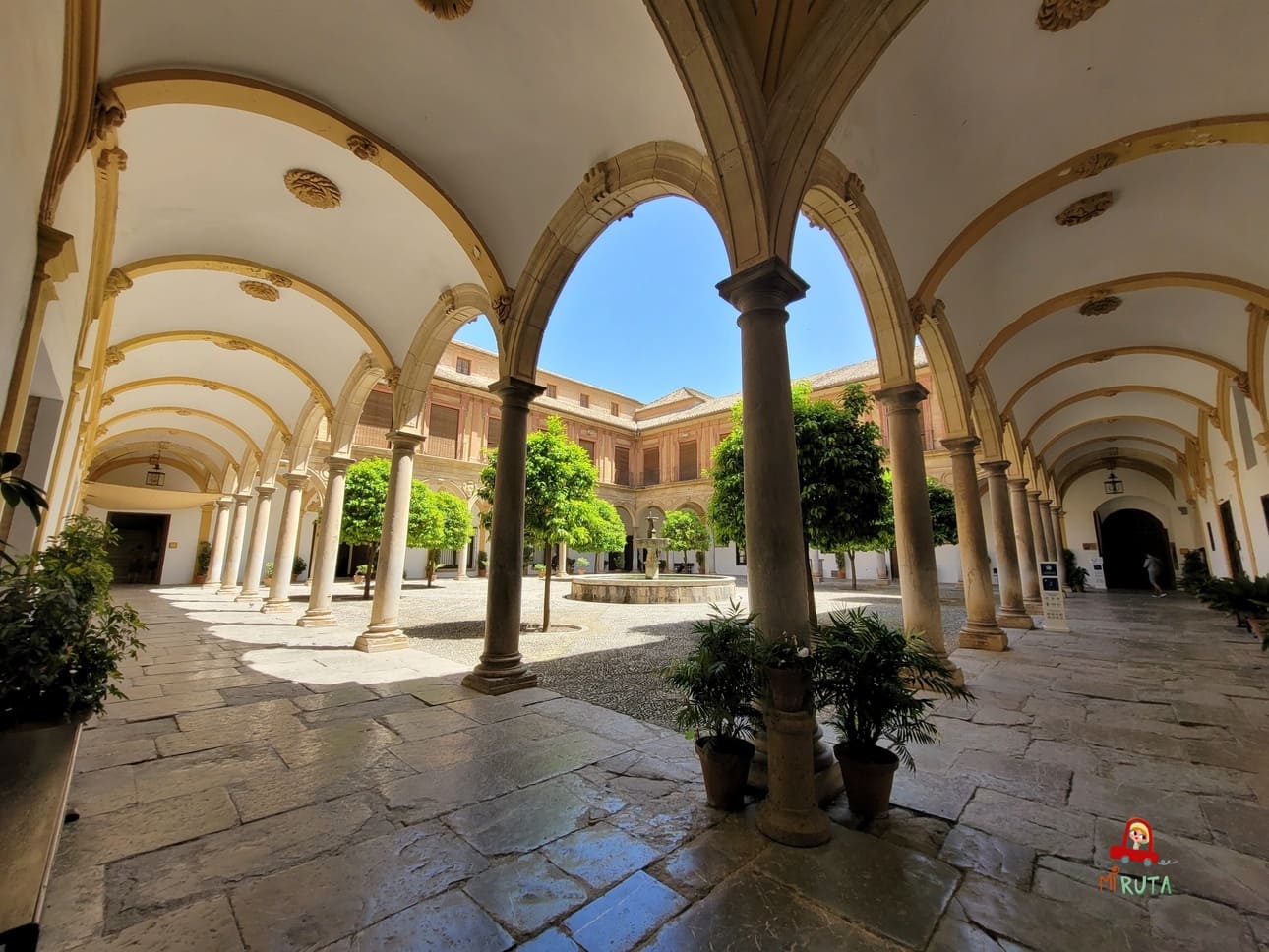 Claustro de la Abadía del Sacromonte Claustro de la Abadía del Sacromonte