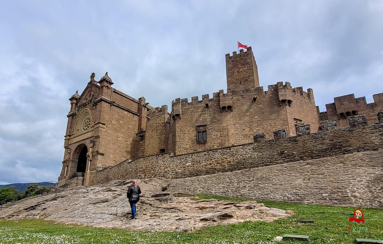 Castillo de Javier_Navarra en coche eléctrico Castillo de Javier_Navarra en coche eléctrico