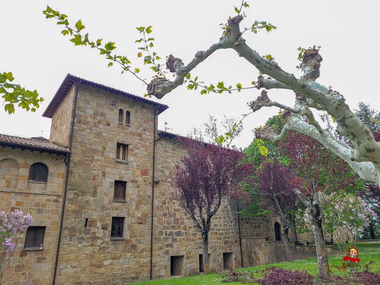 Monasterio de Leyre_Navarra en coche eléctrico (2) Monasterio de Leyre_Navarra en coche eléctrico (2)