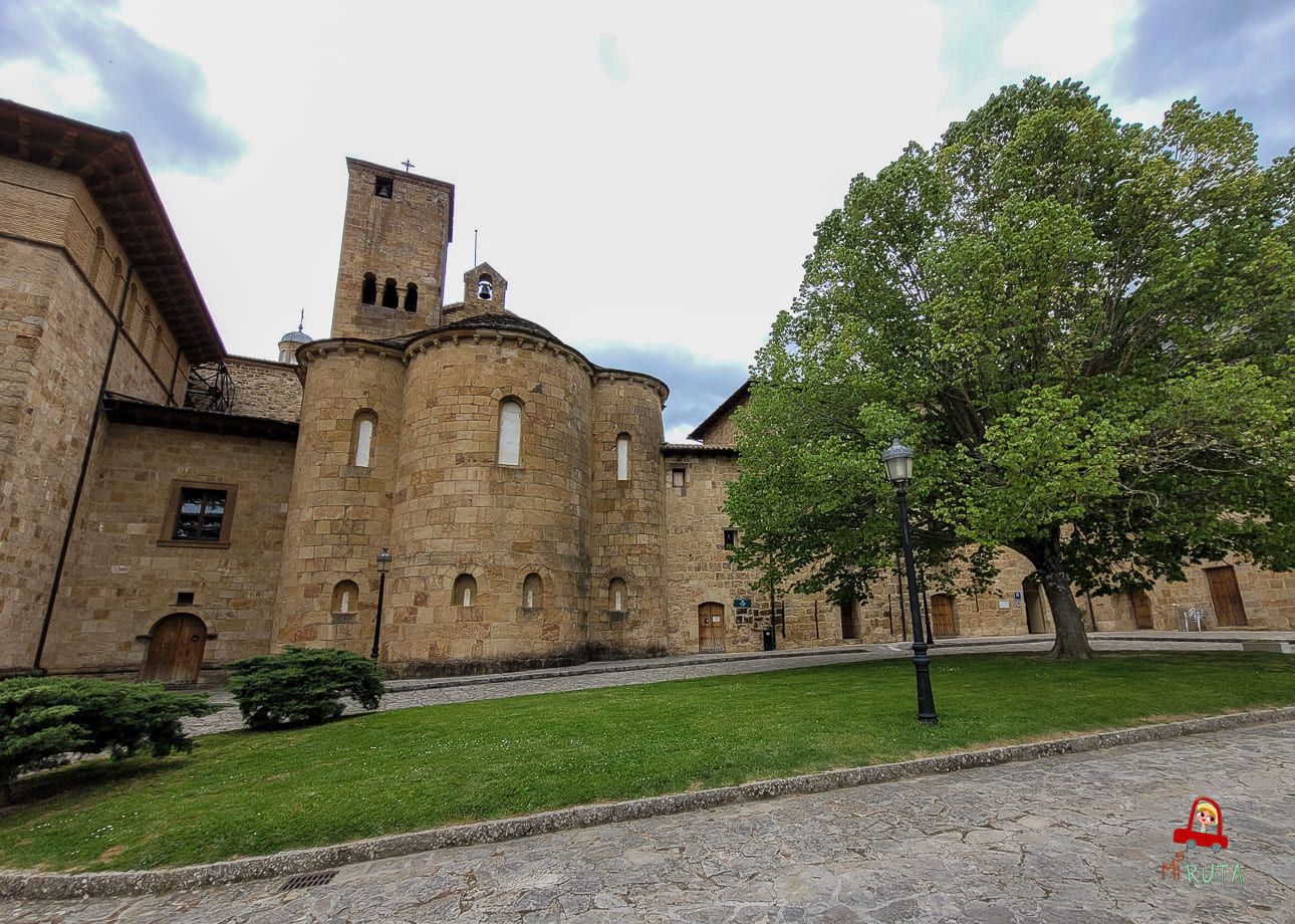 Monasterio de Leyre_Navarra en coche eléctrico (3) Monasterio de Leyre_Navarra en coche eléctrico (3)