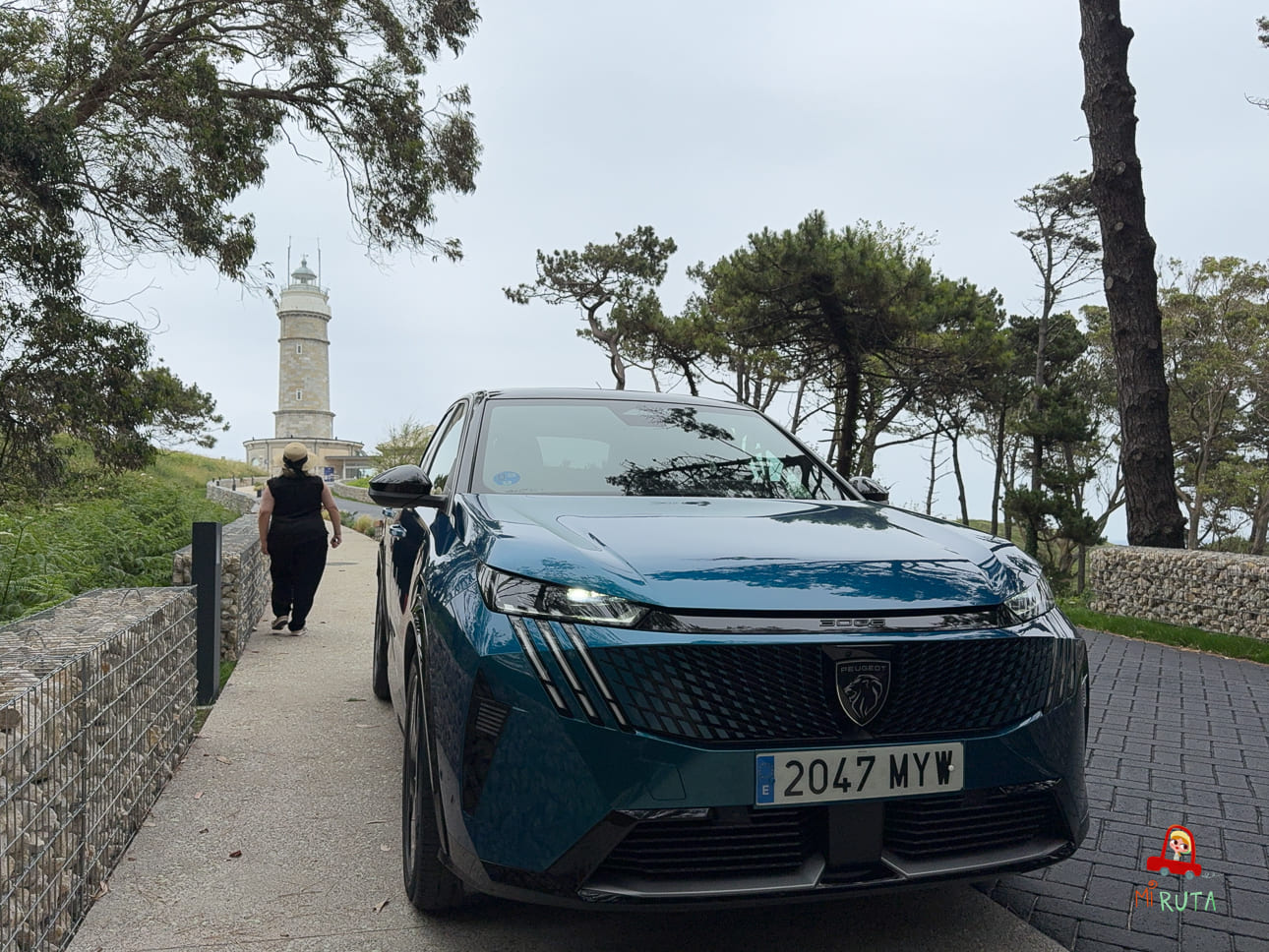 Peugeot 100 % eléctrico frente al Faro de Cabo Mayor en Santander Peugeot 100 % eléctrico frente al Faro de Cabo Mayor en Santander
