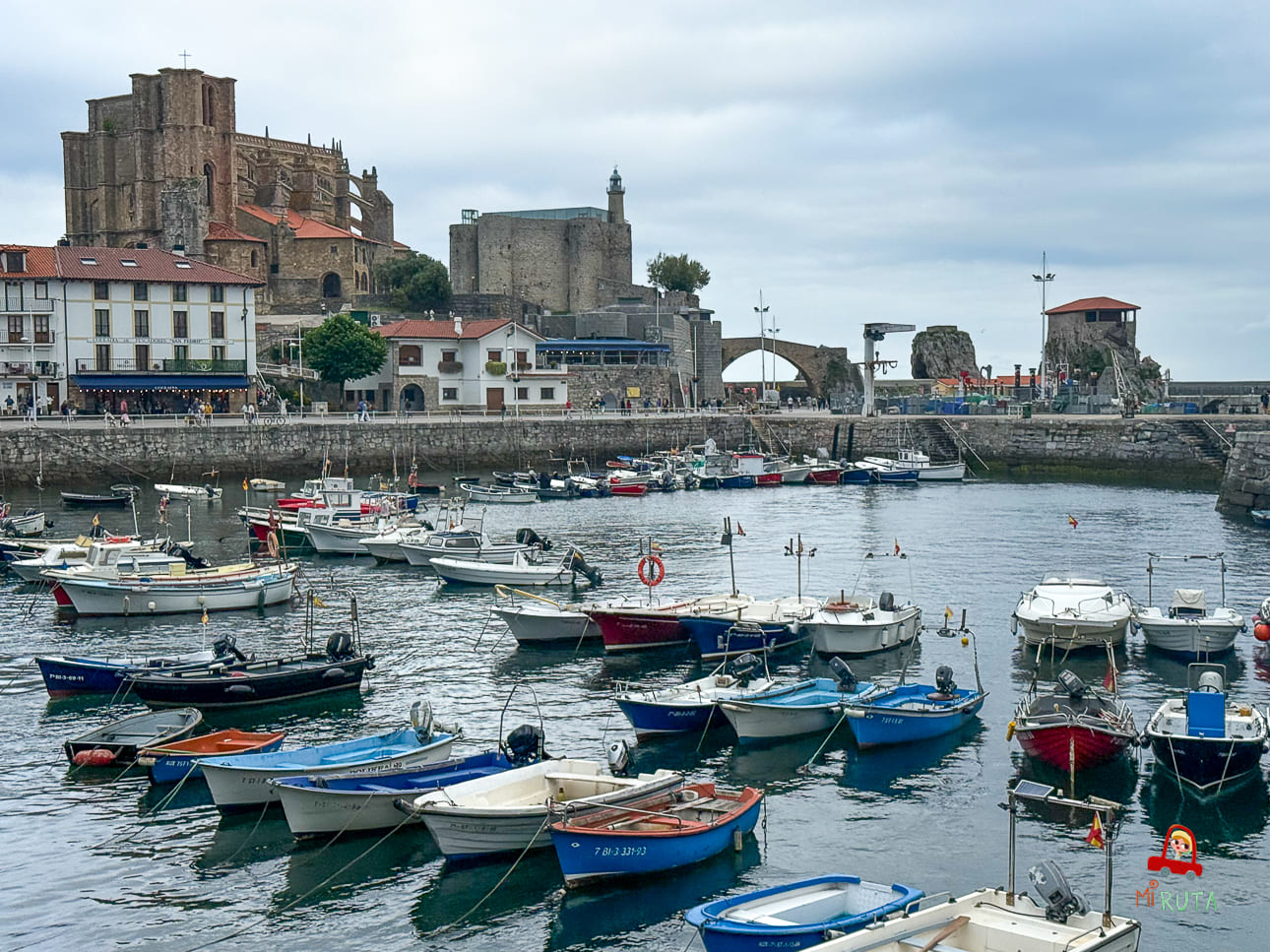 Puerto de Castro Urdiales_ Cantábria Puerto de Castro Urdiales_ Cantábria