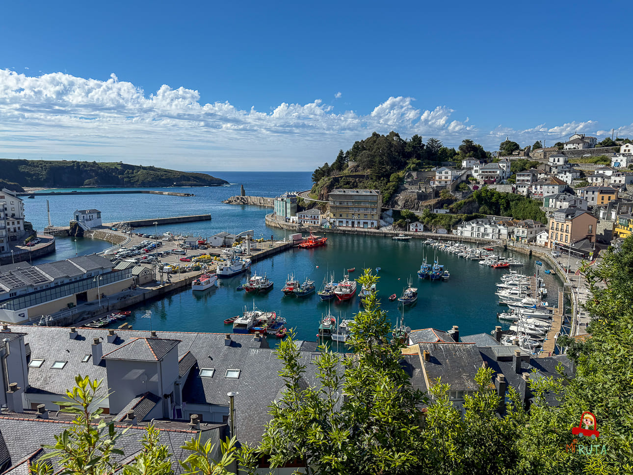 Luarca, la villa blanca de la Costa Verde desde el mirador Luarca, la villa blanca de la Costa Verde desde el mirador