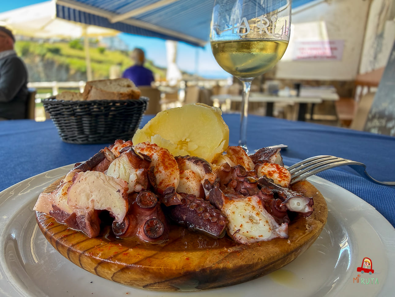 Tapa de pulpo en el puerto de Tazones Tapa de pulpo en el puerto de Tazones