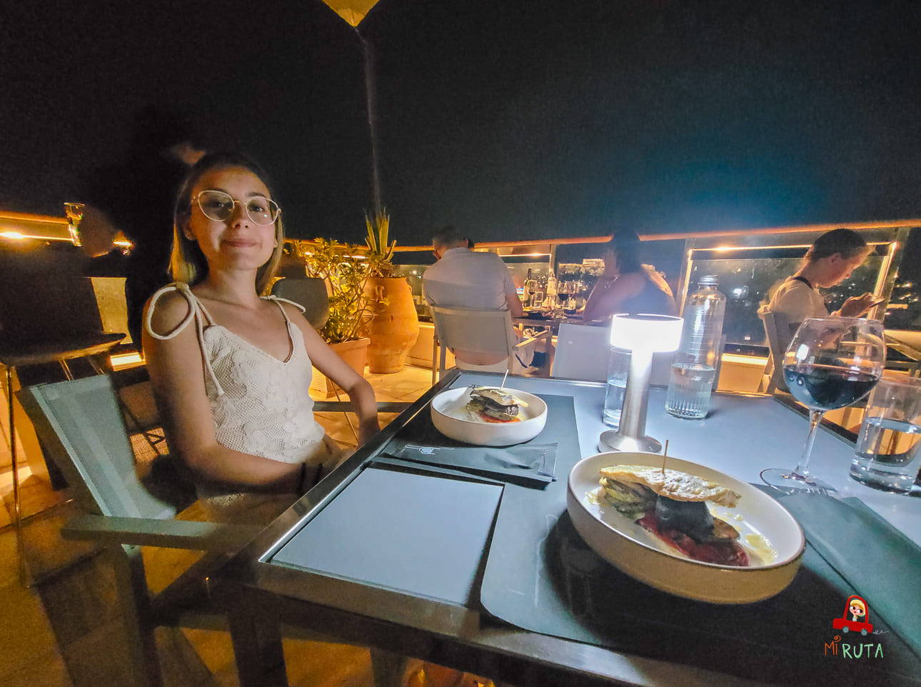 Cenando en la terraza de nuestro hotel, el Dorian Inn – Sure Hotel Collection by Best Western