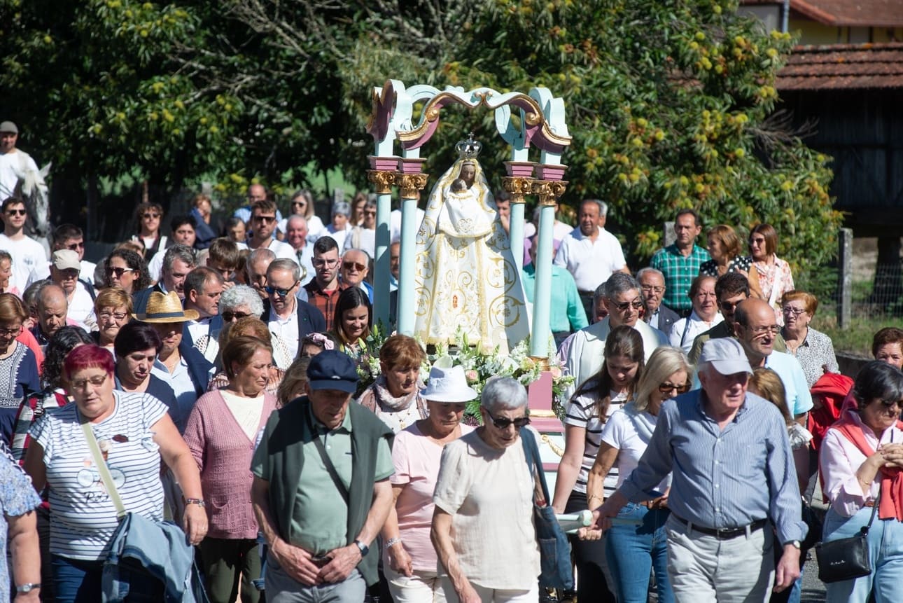 Procesion de la virgen_Romería de A Saínza (1) Procesion de la virgen_Romería de A Saínza (1)
