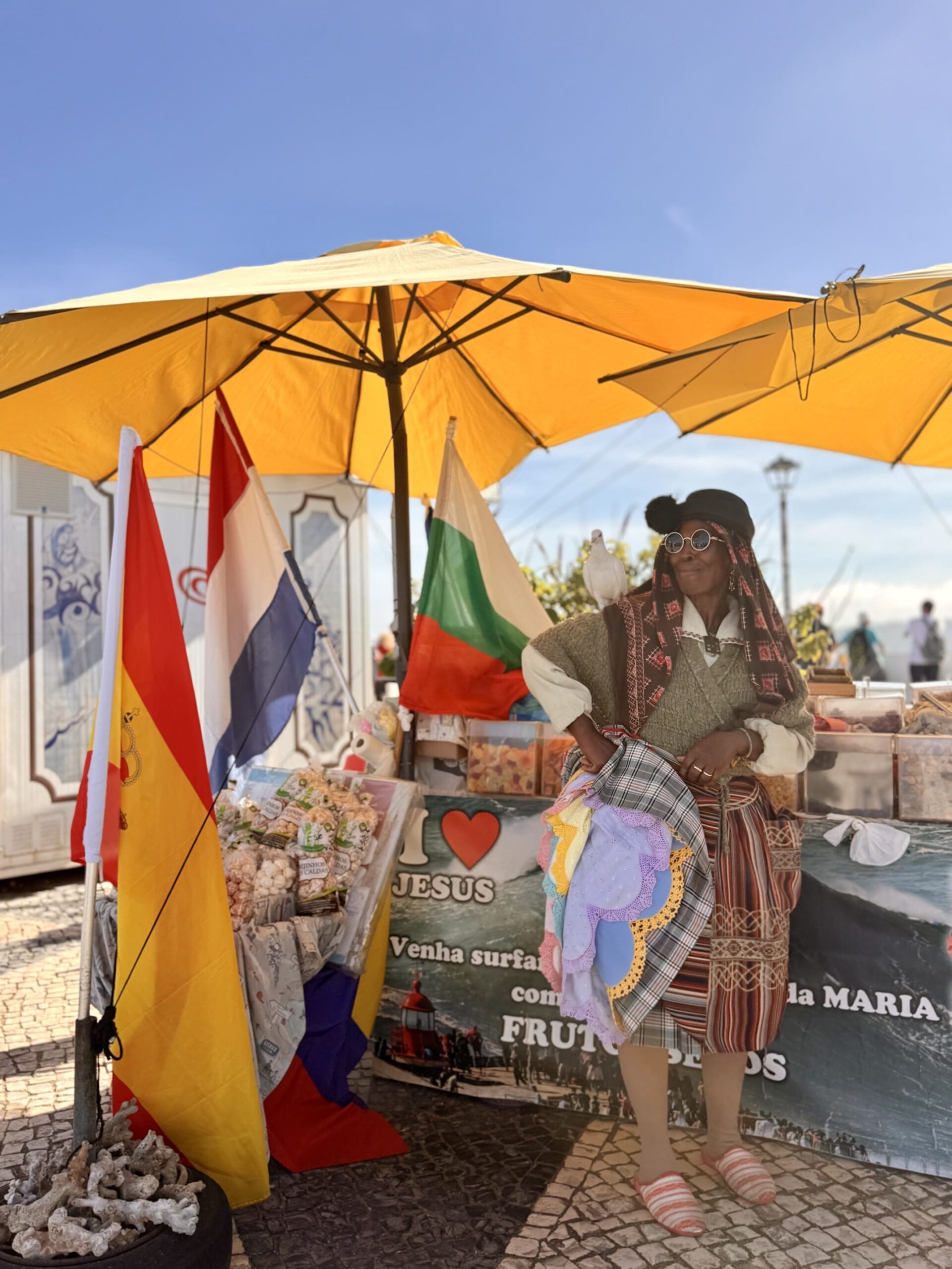 Mujeres de las siete faldas en Nazare_Portugal