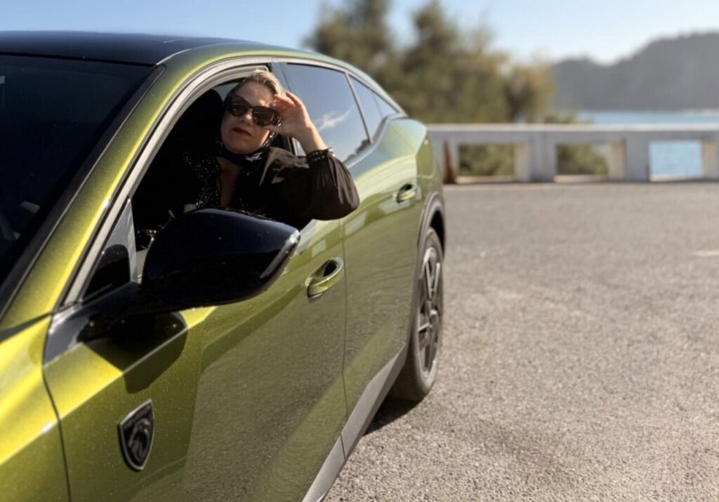 Ruta de cine en coche eléctrico entre Madrid y San Sebastián
